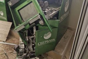 Підпал відділення “Сбербанку” у Петербурзі потрапив на відео: хто влаштував “бавовну”