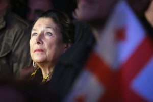 “Я з вами й буду з вами”: Зурабішвілі заявила, що не складе повноважень до обрання легітимного президента