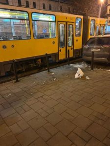 У центрі Львова трамвай збив чоловіка: йому ампутовано кінцівки