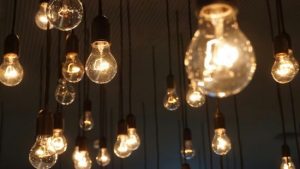 В трьох областях України ввели аварійні відключення світла