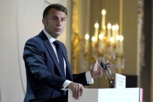 Макрон зробив заяву про війну в Україні та скільки вона триватиме