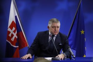 Масштабні протести у Словаччині: тисячі людей вийшли на вулиці проти уряду Фіцо
