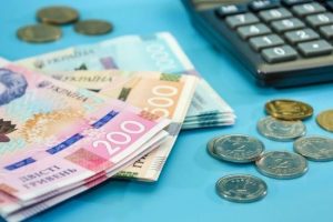 Скільки стажу потрібно для пенсії у 10 тисяч гривень: розрахунки на 2025 рік
