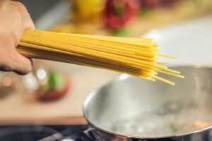 Хочете приготувати смачні спагеті — не ламайте їх перед варінням