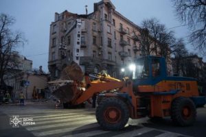 Удар по житловому будинку у Києві: рятувальники розібрали завали (фото)