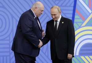Лукашенко допомагає Путіну будувати світ, в якому буде важко вижити не лише Україні, а й Білорусі – Портников