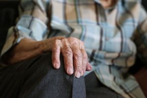 Пенсіонери в Україні можуть отримати додаткові 2300 грн: хто має право на доплати