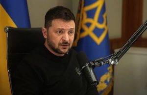 “Стоїть з голою д*пою і розповідає про племена”: Зеленський розкритикував розмови із Путіним