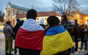 У Польщі планують скасувати програму “800+” для українців: що це за допомога