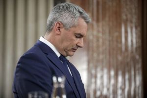 Канцлер Австрії Негаммер оголосив про відставку: що стало причиною і які будуть наслідки