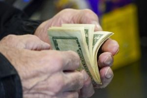Курс валют на 27 січня: скільки коштуватимуть долар, євро і злотий