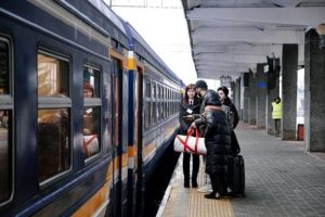 В “Укрзалізниці” розповіли, скільки пасажирів зустрінуть Новий рік у поїздах