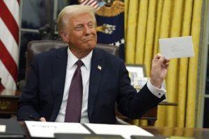 Трамп розповів, що написав йому Байден у прощальному листі