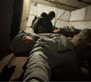 Поки весь світ слідкує за розмовами Трампа, український військовий записав емоційну промову.