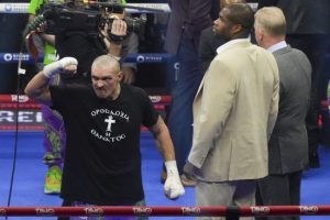 Усик розкритикував Дюбуа за витівку після своєї перемоги над Ф’юрі та назвав умову для реваншу