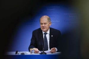 Шольц закликав не нав’язувати Україні переговори і мир