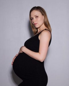Анна Кошмал показалася на останніх місяцях вагітності та зізналася, як почувається