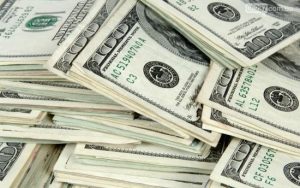 Курс валют на 17 лютого: скільки коштуватимуть долар, євро і злотий