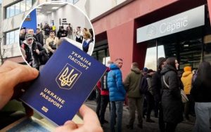 В Україні відновили видавання паспортів чоловікам за кордоном: хто зможе отримати документи