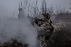 Окупанти намагаються замкнути кільце: в ЗСУ повідомили про важку ситуацію на Донецькому напрямку