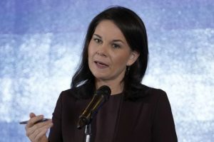 Бербок відкинула ідею Трампа про повернення Росії до G7