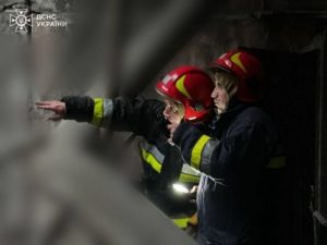 У Києві попадали уламки збитих дронів: що відомо