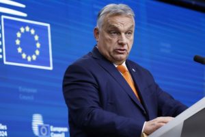 Орбан знов згадав про Україну: “наші гроші відправляються на безнадійну війну”