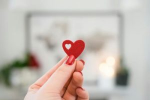 Що подарувати на день святого Валентина хлопцеві, дівчині: понад 50 ідей для ідеального свята