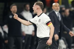 Футболіст збірної Німеччини віддячив болбою, який допоміг забити гол у ворота Італії (відео)