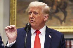 Трамп повідомив, що завтра розкриє “Таємницю десятиліть”