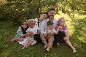 Інна Мірошниченко вперше з чотирма дітьми виїхала за кордон і зізналася, про що шкодує