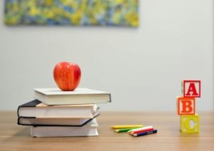 Вчителі у школі зайнялися сексом: пікантні кадри побачило все місто