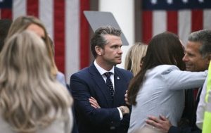 Адміністрація Трампа шукає заміну міністру оборони Гегсету, попри публічну підтримку