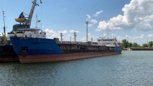 Україна продала російський танкер, який блокував Керченську протоку