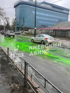 У Києві позеленіла ціла вулиця: що сталося