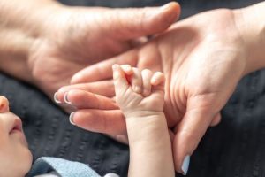 Жінка народила чужу дитину через помилку: що сталося