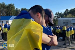 “Матусю, я все витримав!”: перші слова військового після трьох років полону, які зворушили всю країну