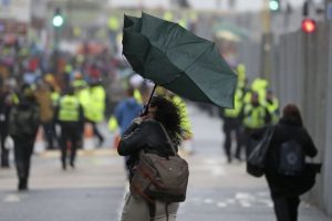 На Україну насувається негода: в яких регіонах будуть дощі, сніг і шквали