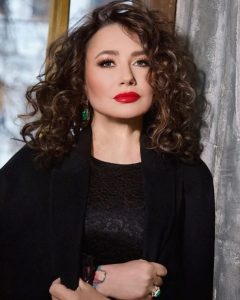 Олена Мозгова замилувала фото з трьома доньками та довела до сліз публічною обіцянкою