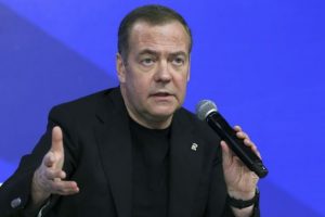 Медведєв виступив із черговими погрозами Україні