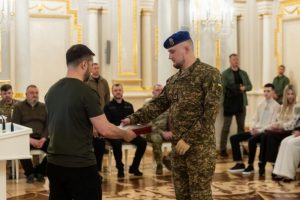 Зеленський вручив «Золоту Зірку» Герою України Володимиру Жданову з Ольгополя