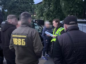 На Вінниччині вчителька географії переправляла чоловіків за кордон: деталі схеми