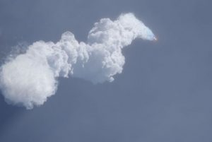 У Києві пролунали вибухи: ворог атакує ракетами