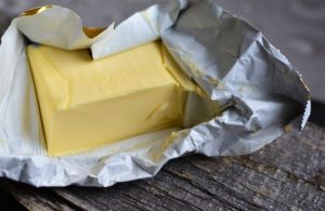 В Україні стрімко здорожчало вершкове масло: що стало причиною стрибка цін