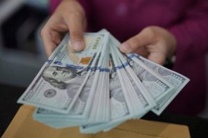 Курс валют на 9 травня: долар здорожчав