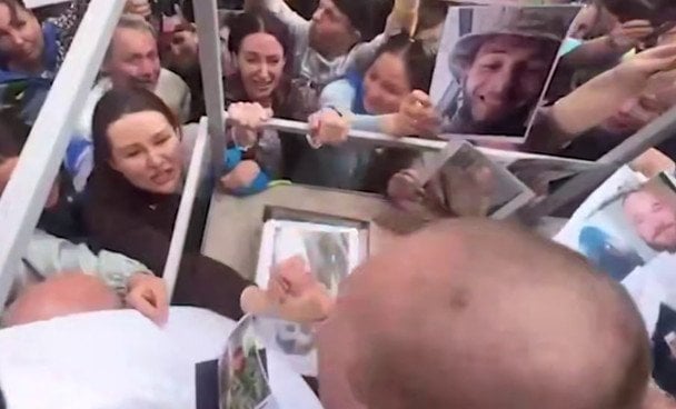 “Господи, повернули!”: щемлива реакція сестри на повернення брата з полону
