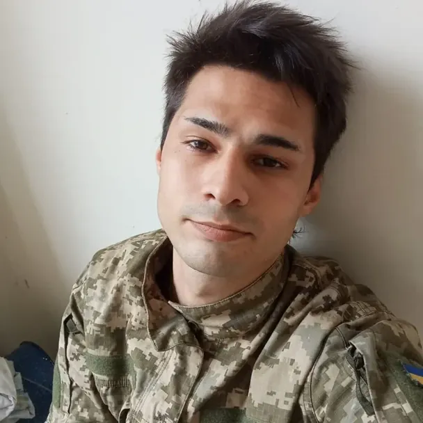 Відомий український співак після мобілізації опинився в шпиталі й показав, як минає його відновлення