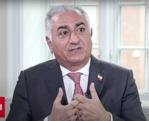 Син поваленого шаха Ірану закликає до повстання: “Ісламська Республіка вже впала”