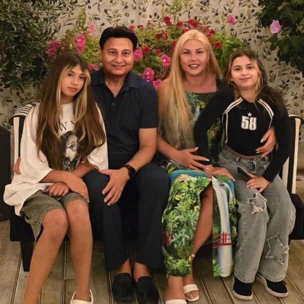 Камалія з ексчоловіком і доньками порозважалася в Італії та показала, як їх зустріли друзі