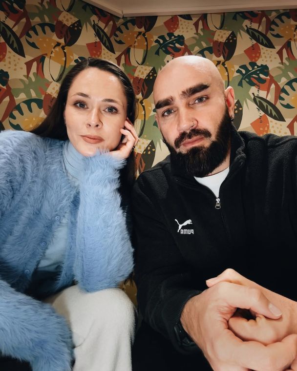 Юлія Саніна відповіла, як її чоловік виїхав за кордон і чому під час війни не повертається